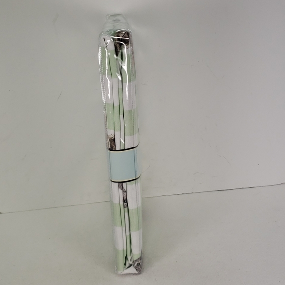 NEW WELL DRESSED HOME BUNNY TABLECLOTH 60" X 118" - Picture 2 of 8